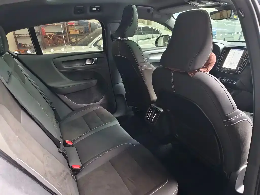 Volvo C40 2023 из CN, фото 4