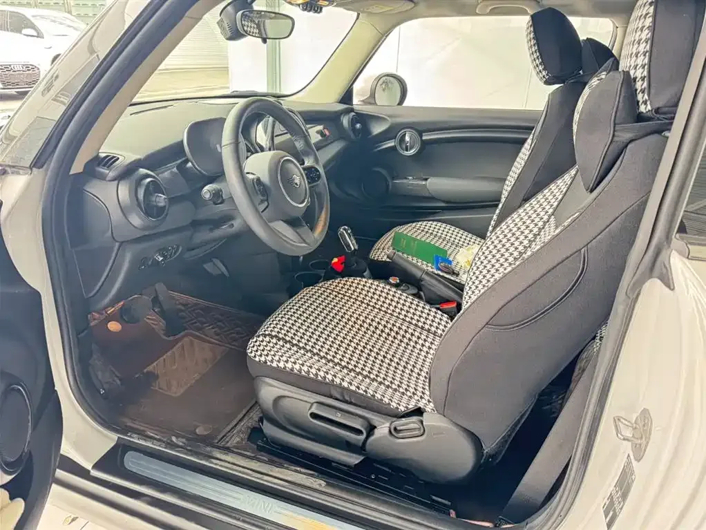 MINI Cooper (3-door) 2023 из CN, фото 9