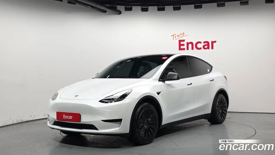Tesla Model Y — фото 1