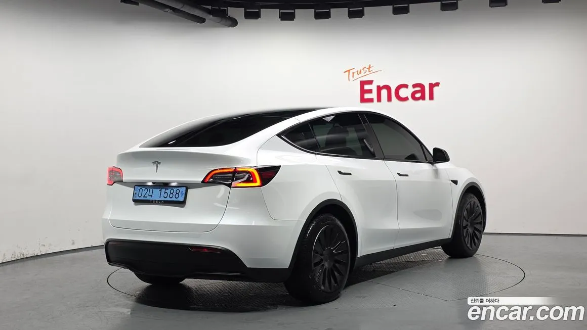 Tesla Model Y — фото 2