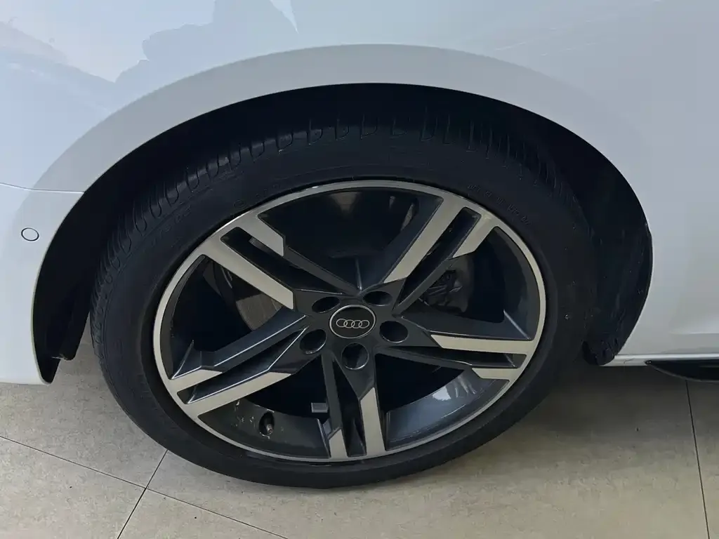 Audi A4L 2023 из CN, фото 9