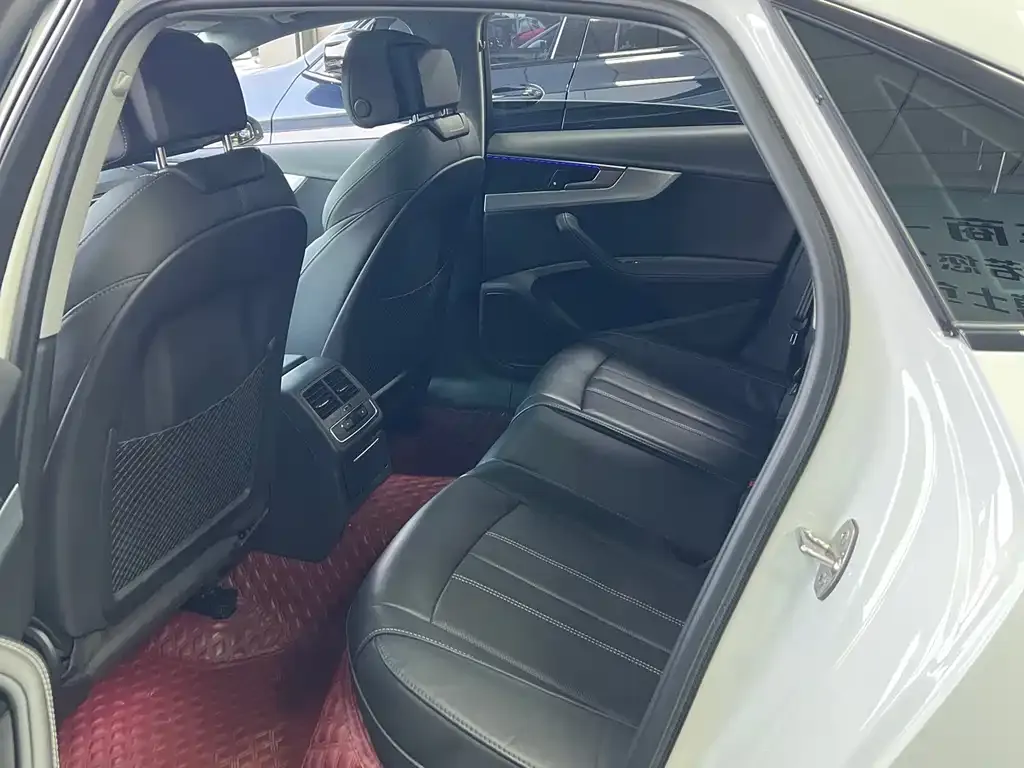 Audi A4L 2023 из CN, фото 8