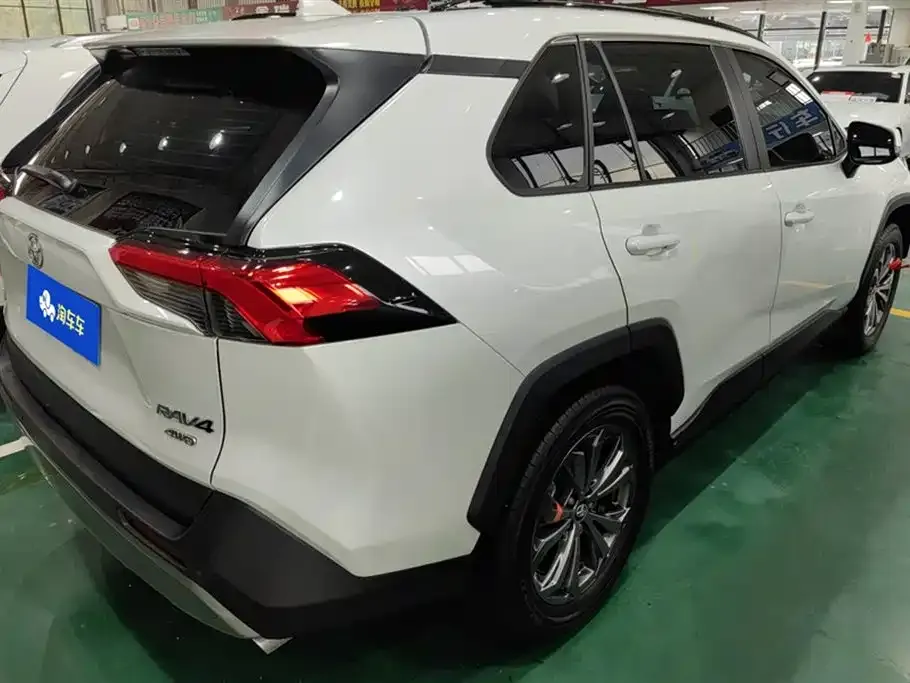 Toyota RAV4 2023 из CN, фото 5