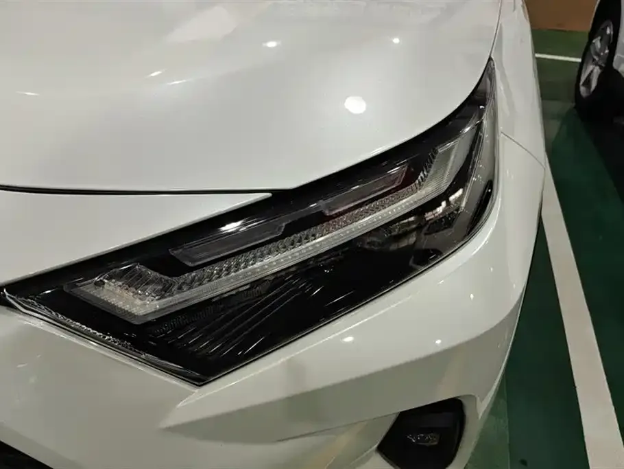 Toyota RAV4 2023 из CN, фото 4