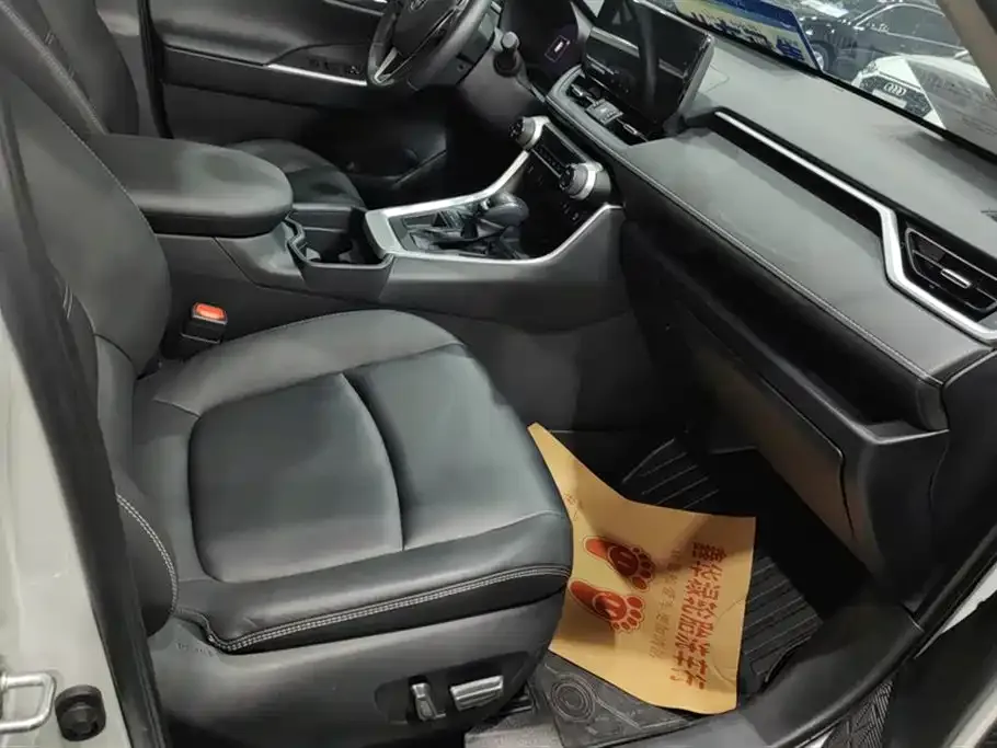 Toyota RAV4 2023 из CN, фото 3