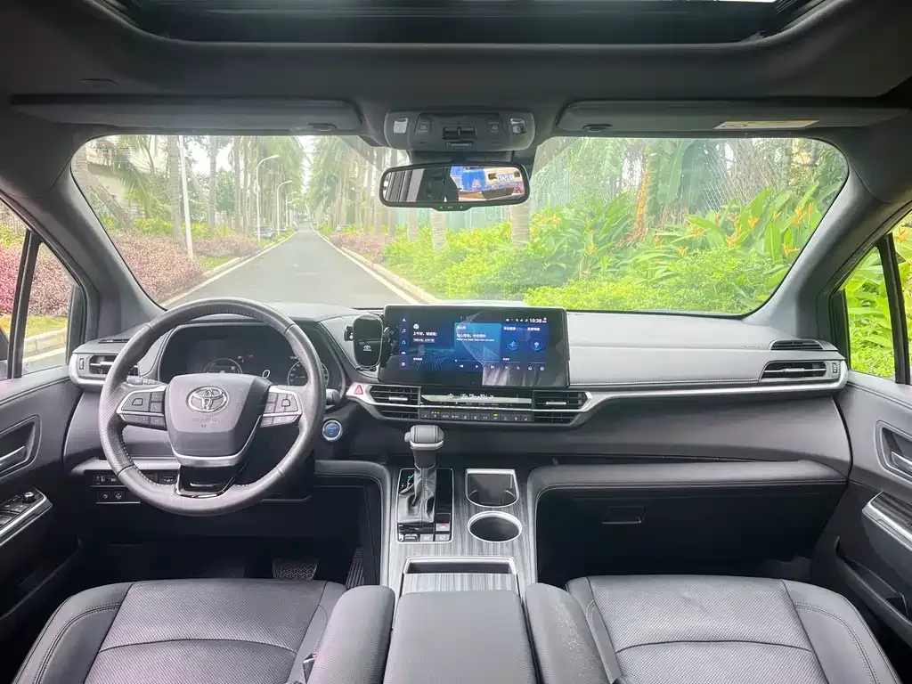 Toyota Sienna 2022 из CN, фото 2