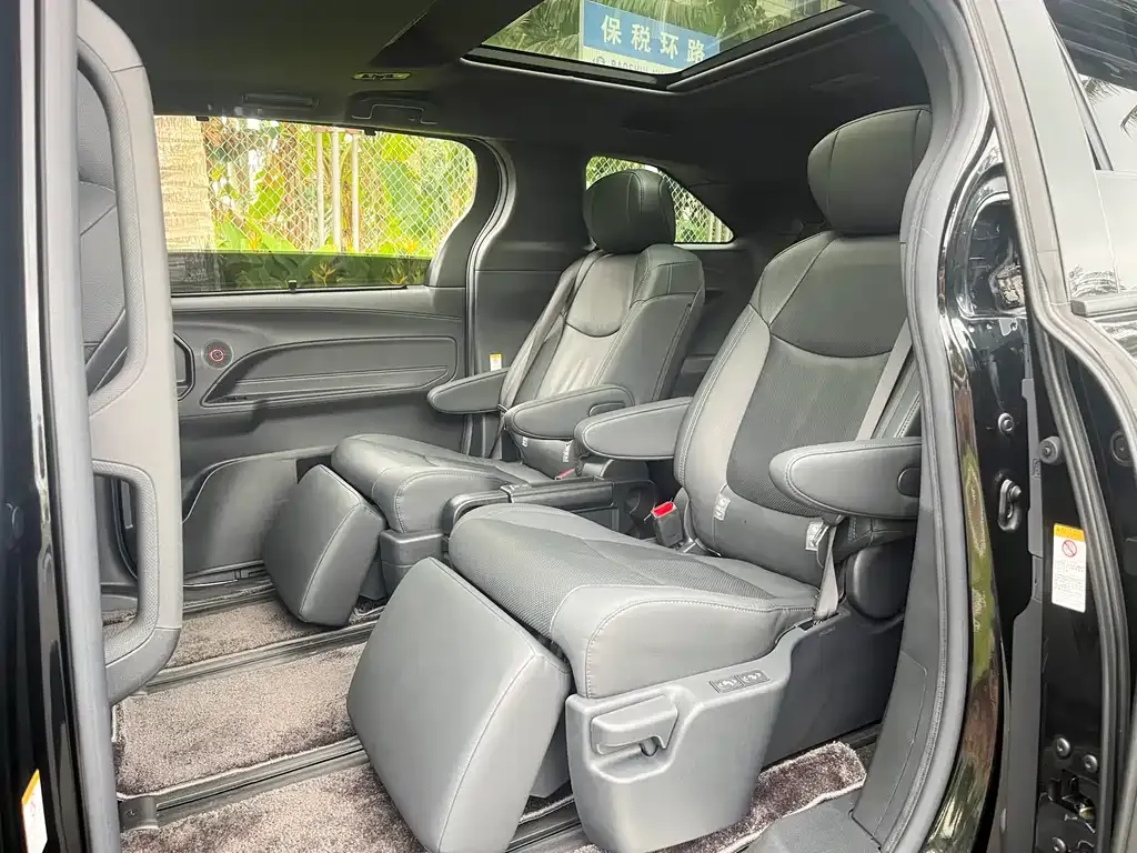 Toyota Sienna 2022 из CN, фото 3