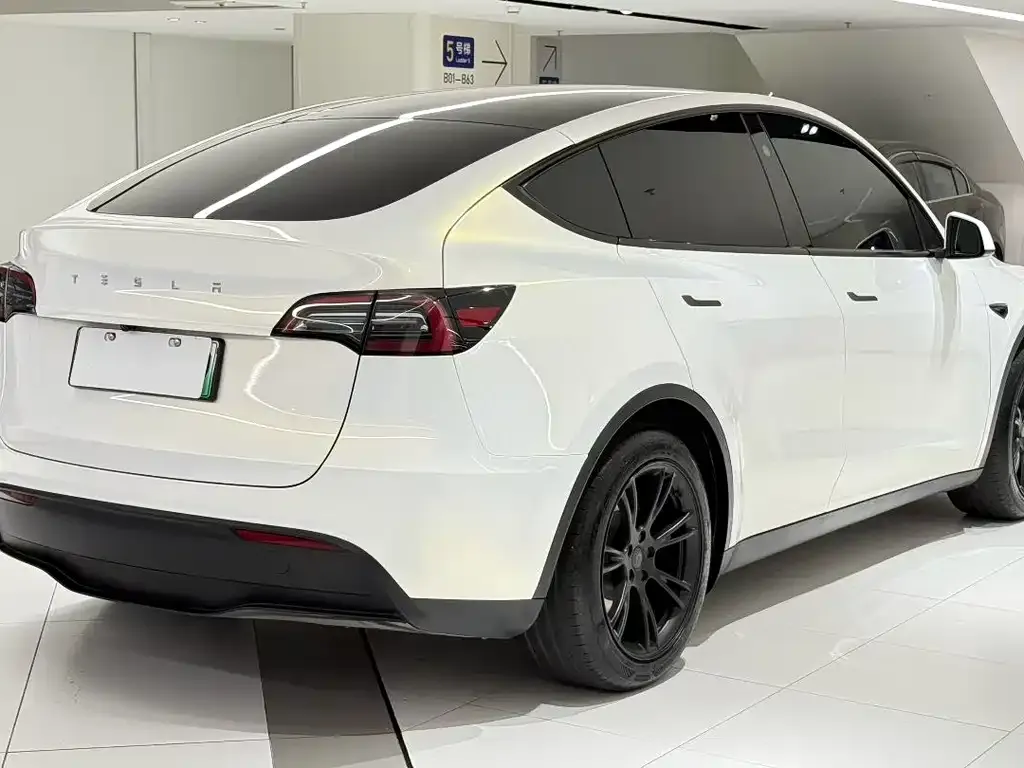 Tesla Model Y 2024 из CN, фото 8