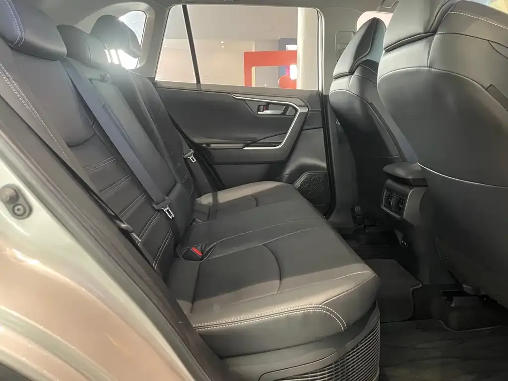 Toyota Wildlander 2023 из CN, фото 6