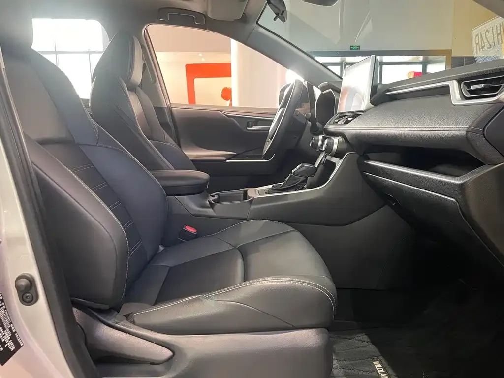 Toyota Wildlander 2023 из CN, фото 2