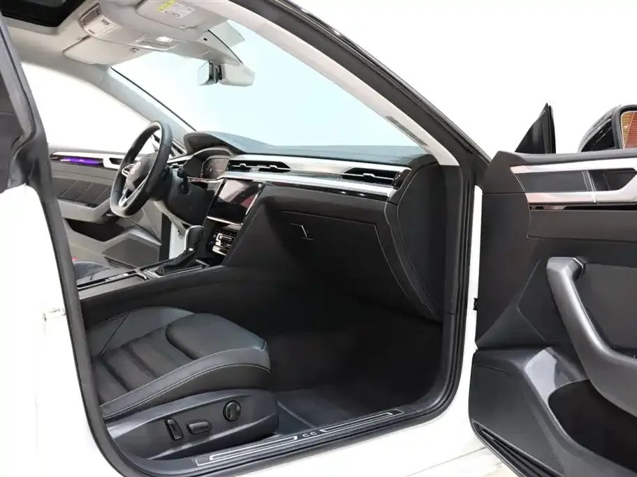 Volkswagen CC 2024 из CN, фото 7