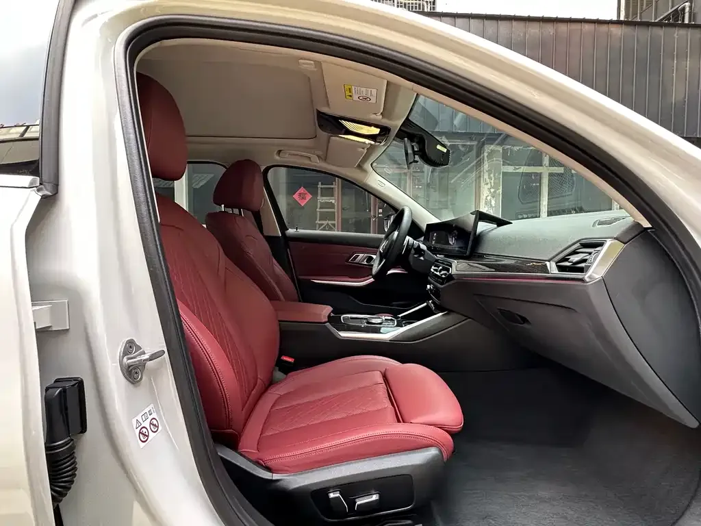 BMW 3 Series 2024 из CN, фото 2