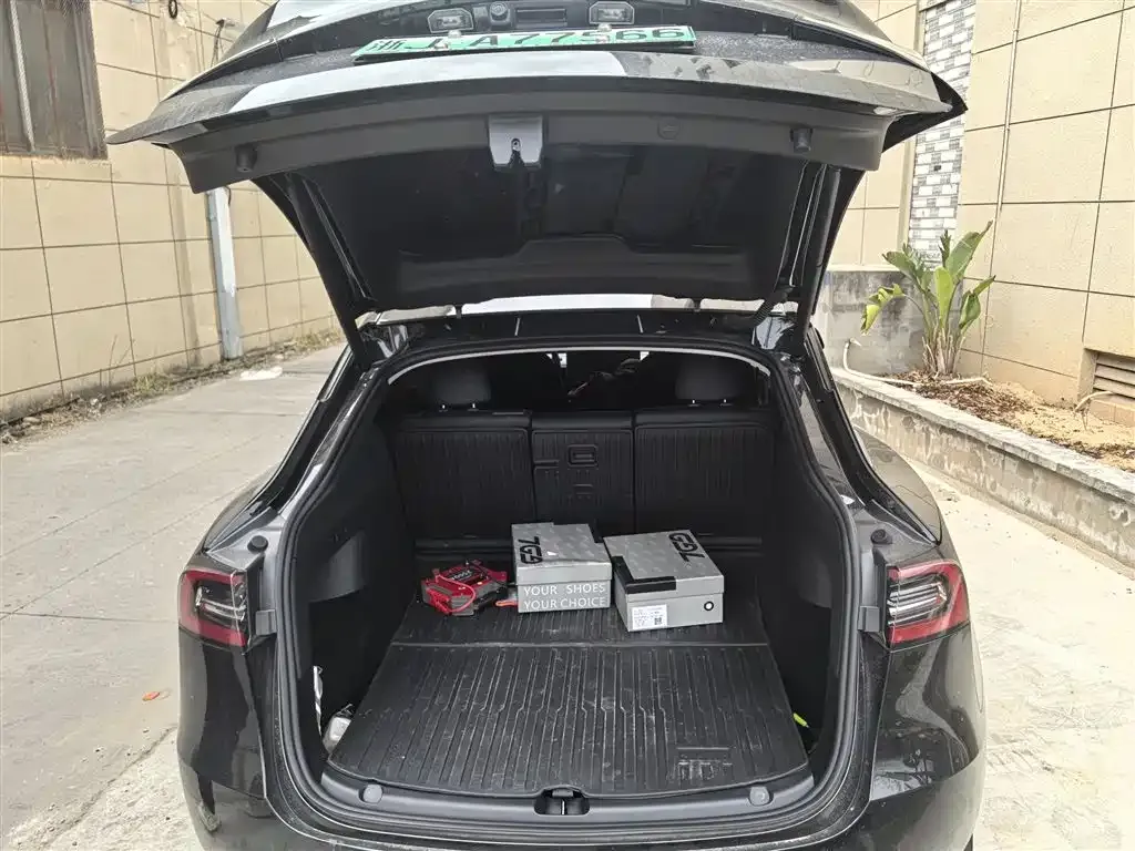 Tesla Model Y 2024 из CN, фото 5