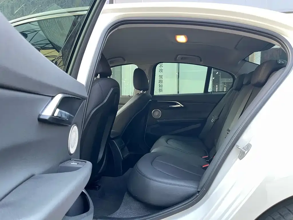 BMW 1 Series 2022 из CN, фото 10