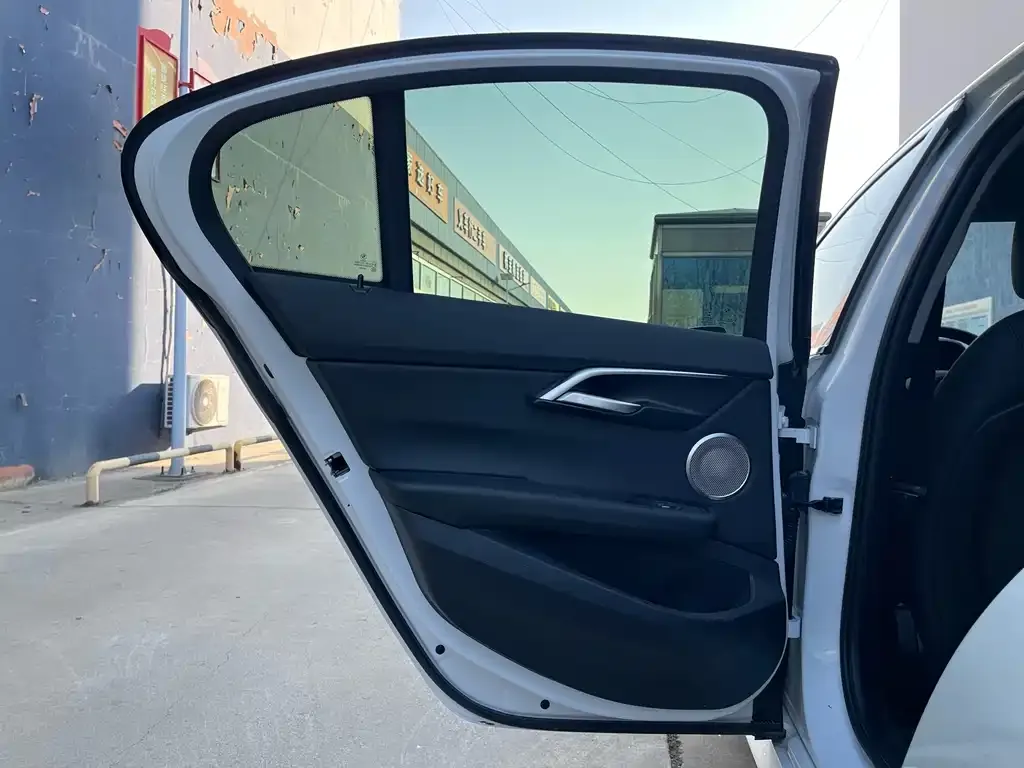 BMW 1 Series 2022 из CN, фото 9