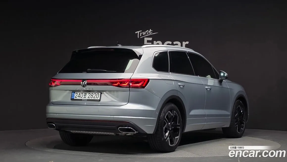 Volkswagen Touareg — фото 6