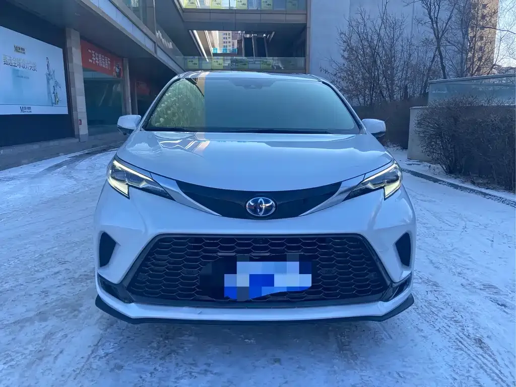 Toyota Granvia 2023 из CN, фото 9