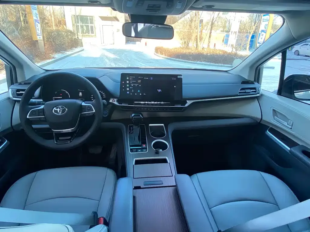 Toyota Granvia 2023 из CN, фото 3