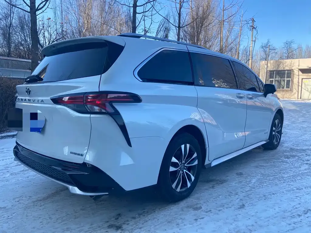 Toyota Granvia 2023 из CN, фото 6