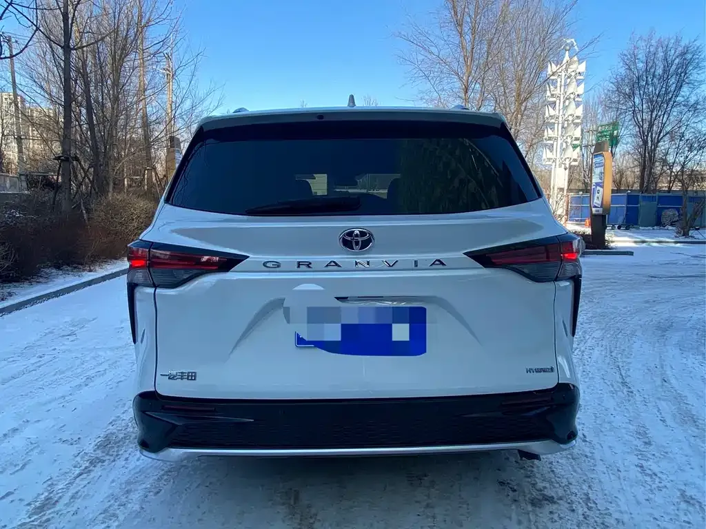 Toyota Granvia 2023 из CN, фото 7