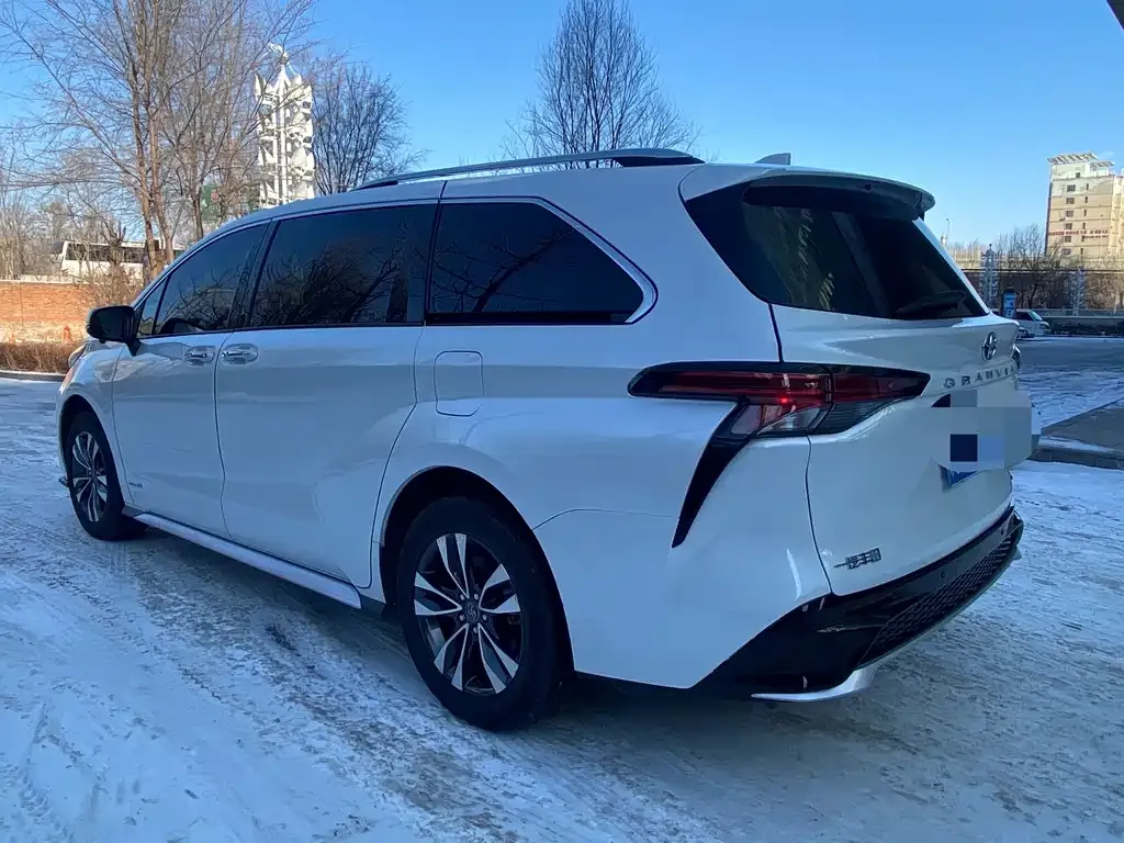 Toyota Granvia 2023 из CN, фото 5