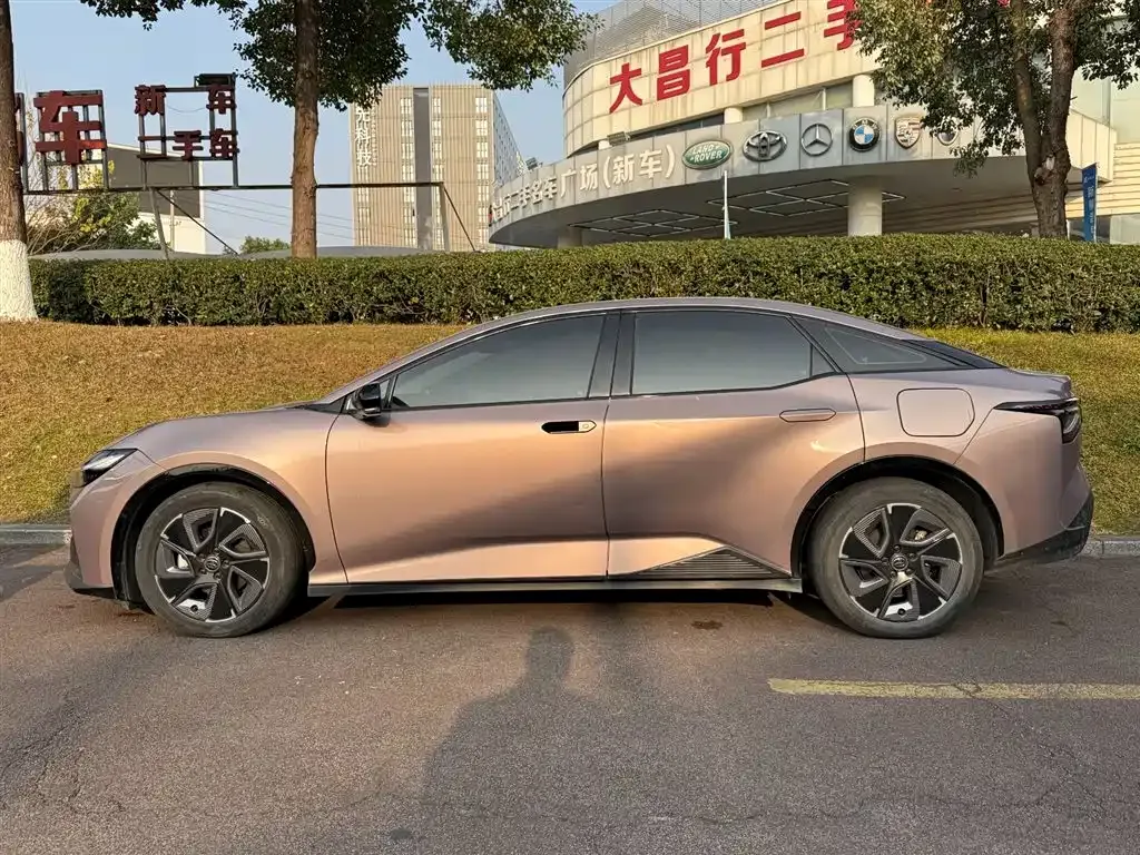 Toyota bZ3 2023 из CN, фото 9