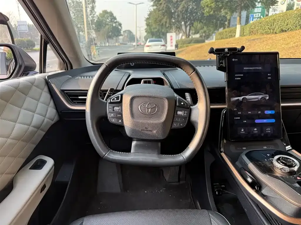 Toyota bZ3 2023 из CN, фото 2