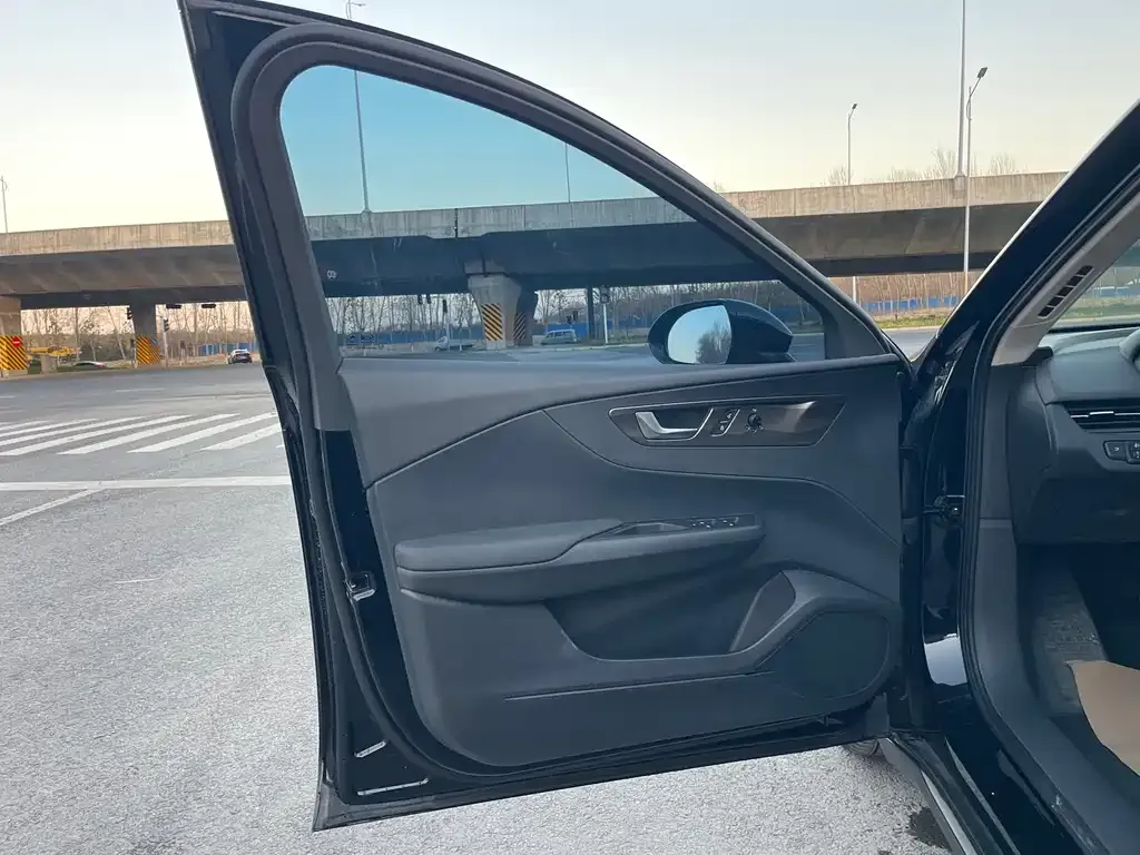 Hongqi E-QM5 2023 из CN, фото 8