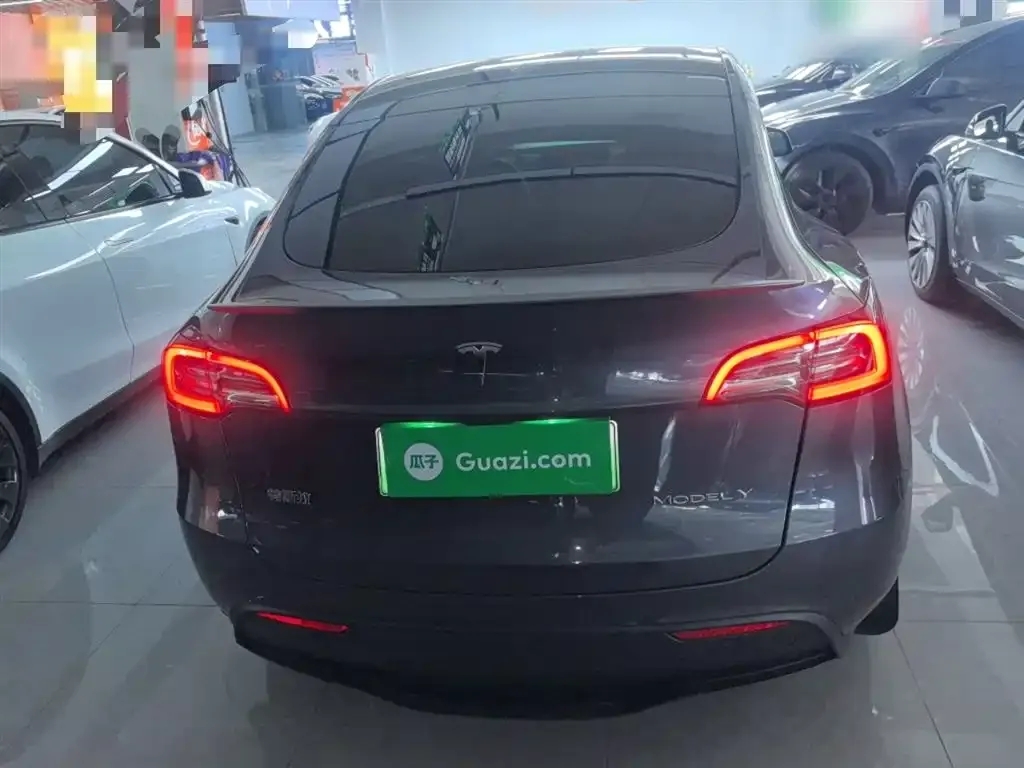 Tesla Model Y 2023 из CN, фото 2