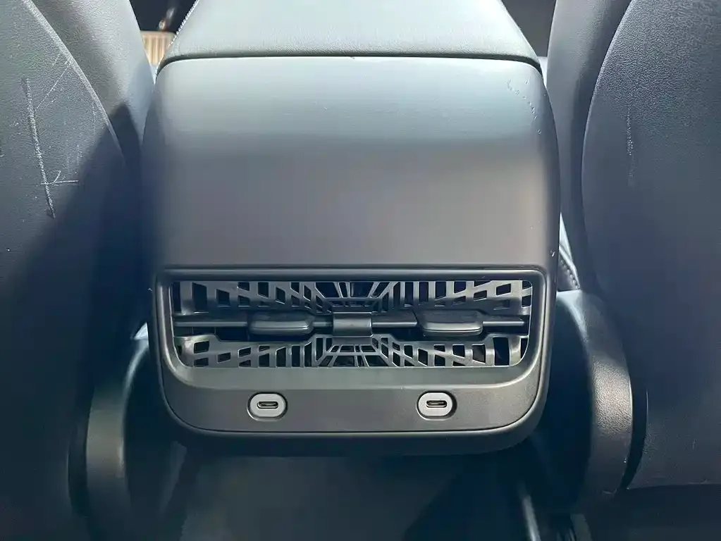 Tesla Model Y 2023 из CN, фото 2