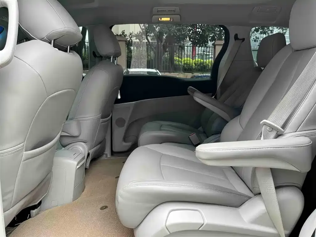 Buick GL8 2023 из CN, фото 4