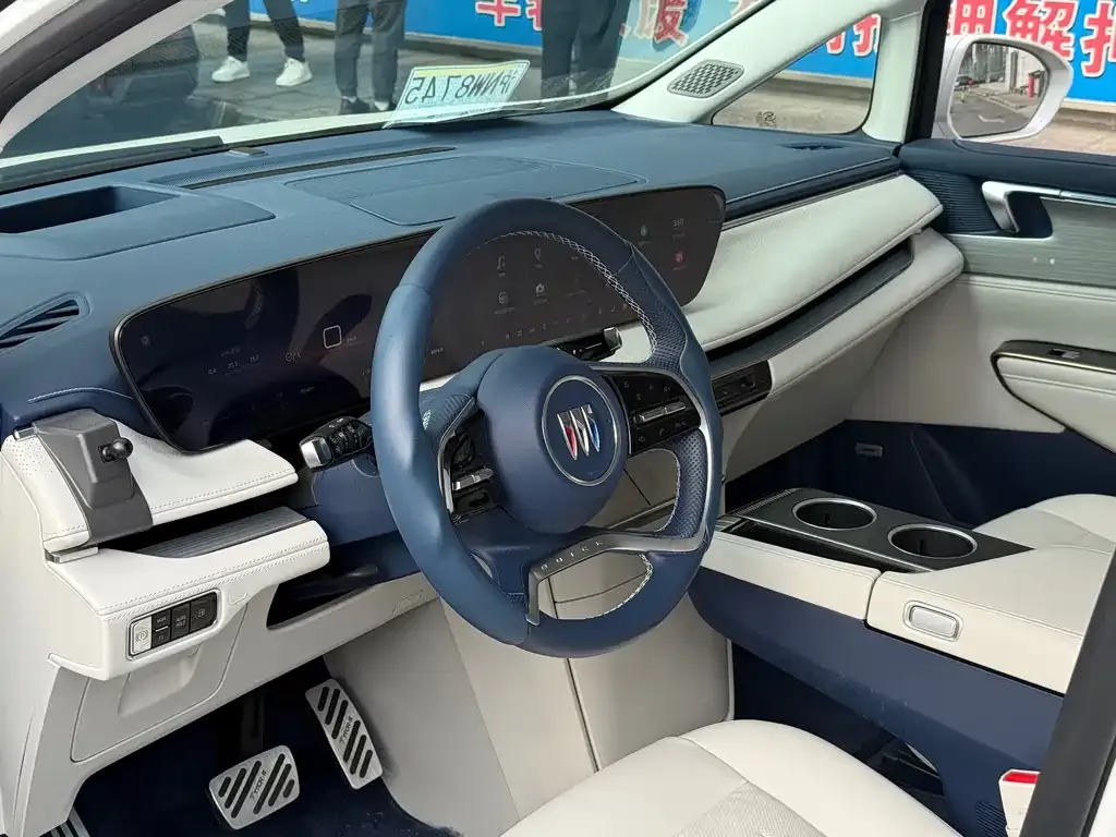 Buick GL8 Hybrid — фото 9