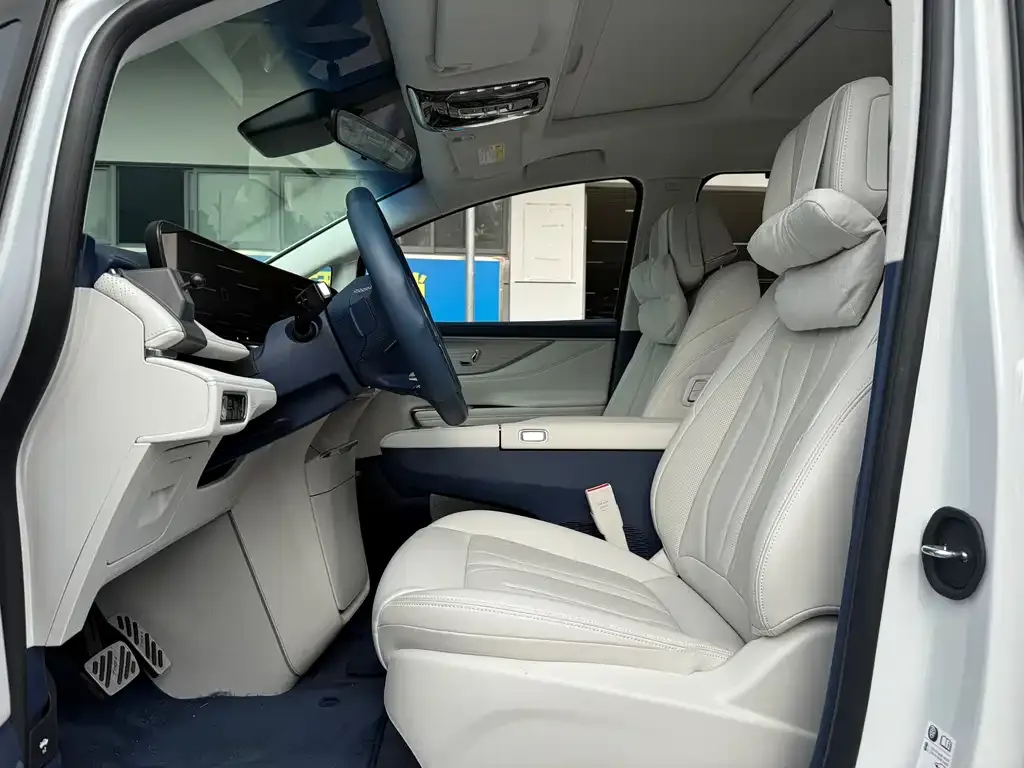 Buick GL8 Hybrid — фото 3