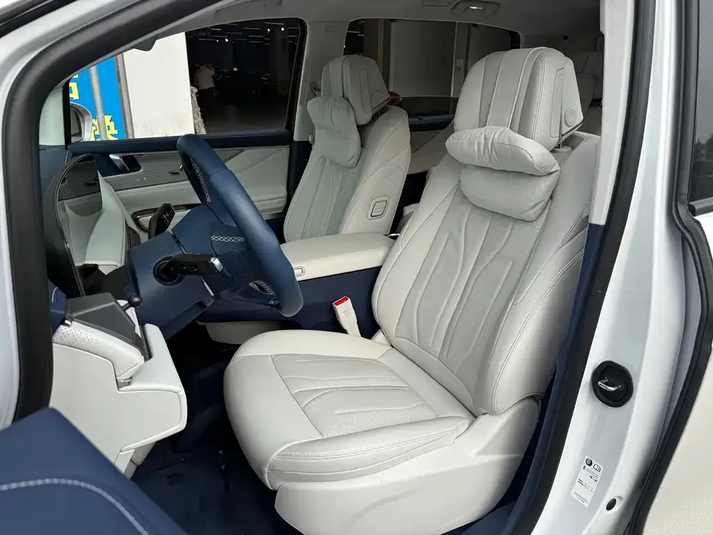 Buick GL8 Hybrid — фото 2