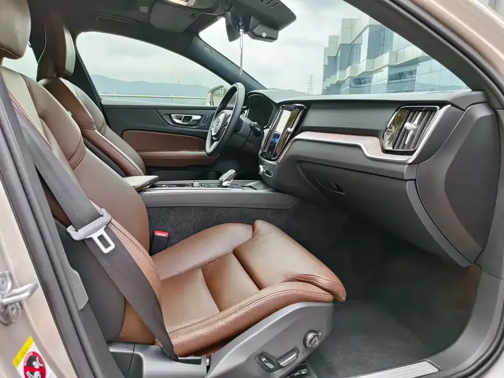 Volvo S60 2022 из CN, фото 3