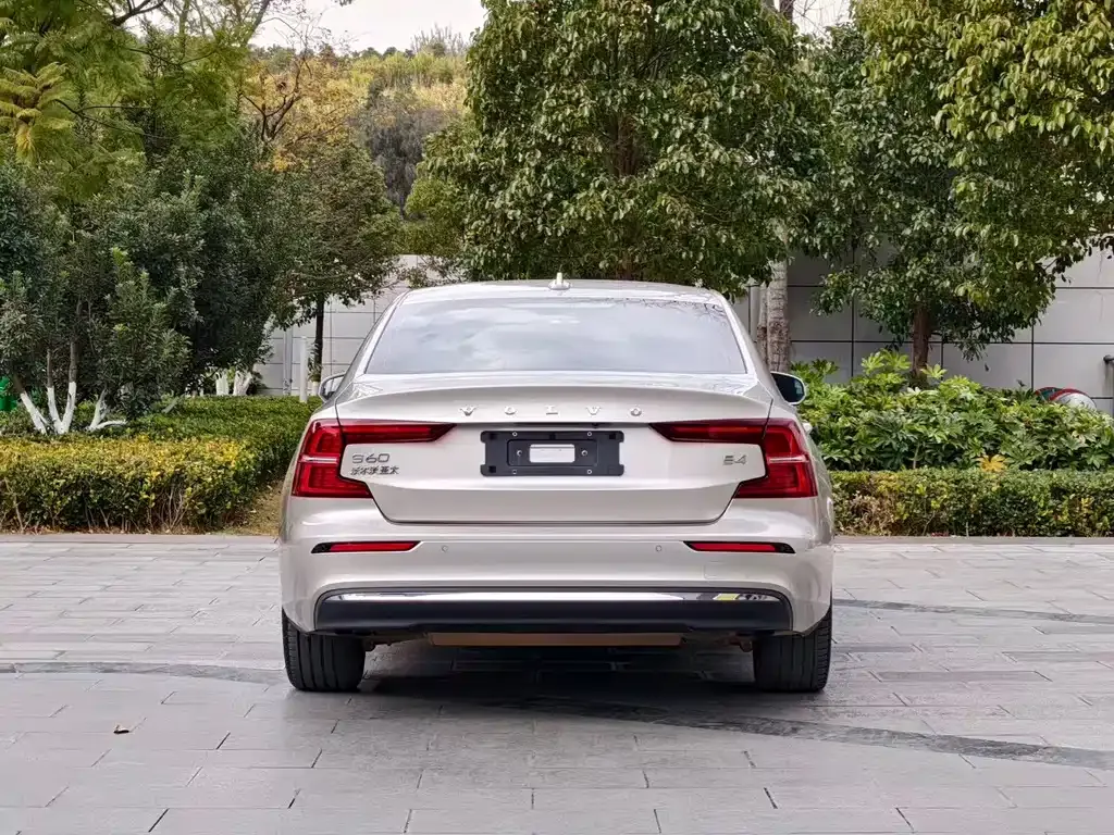 Volvo S60 2022 из CN, фото 4