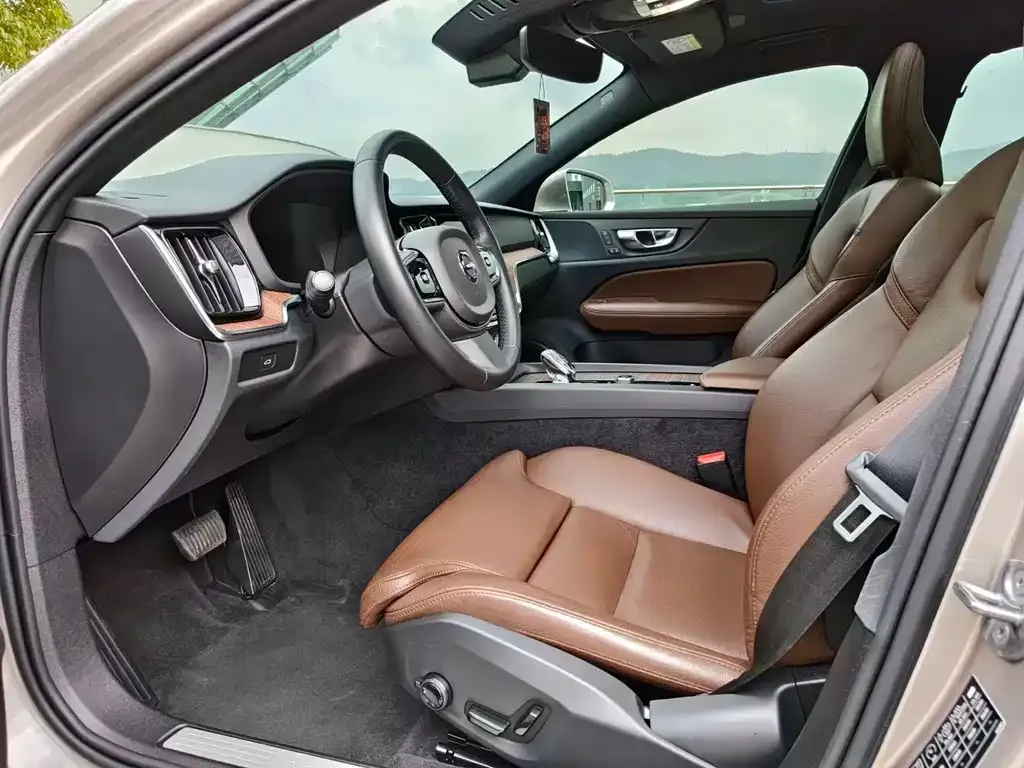 Volvo S60 2022 из CN, фото 2