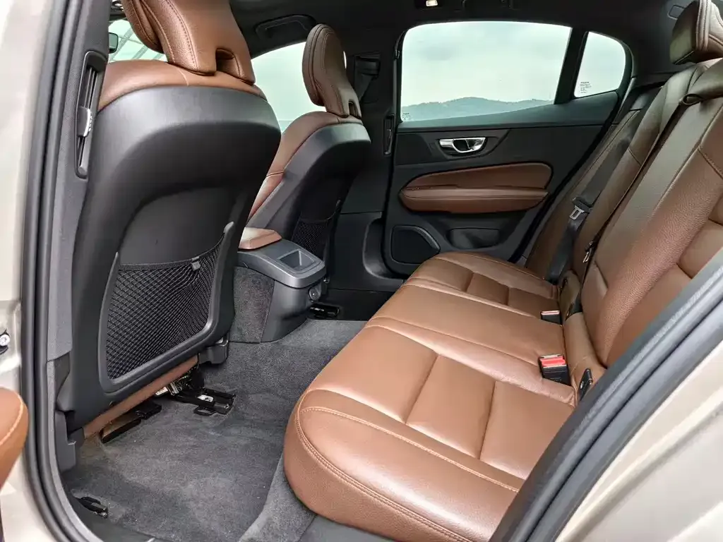Volvo S60 2022 из CN, фото 5