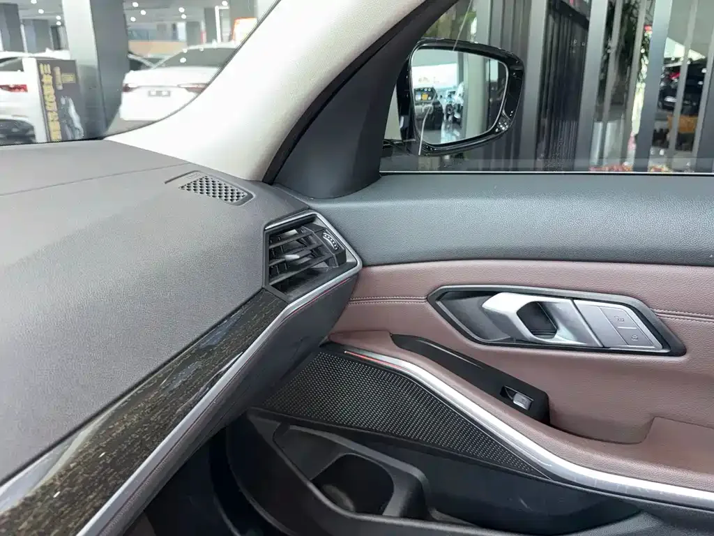 BMW 3 Series 2022 из CN, фото 6