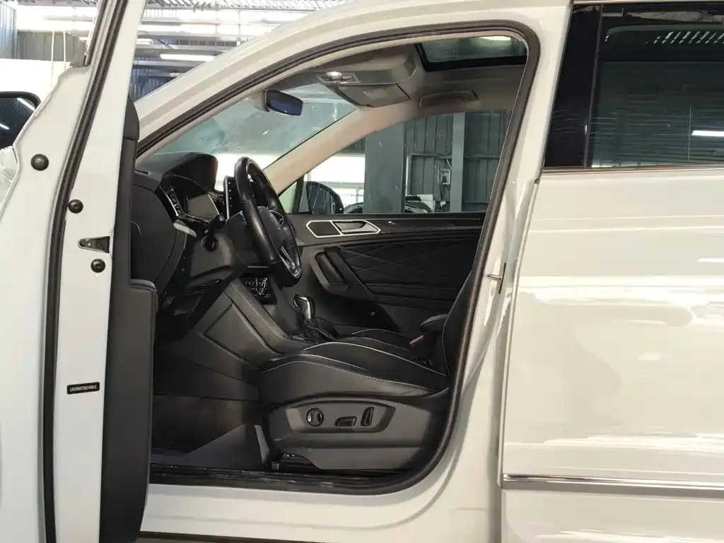 Volkswagen Tiguan L 2023 из CN, фото 5