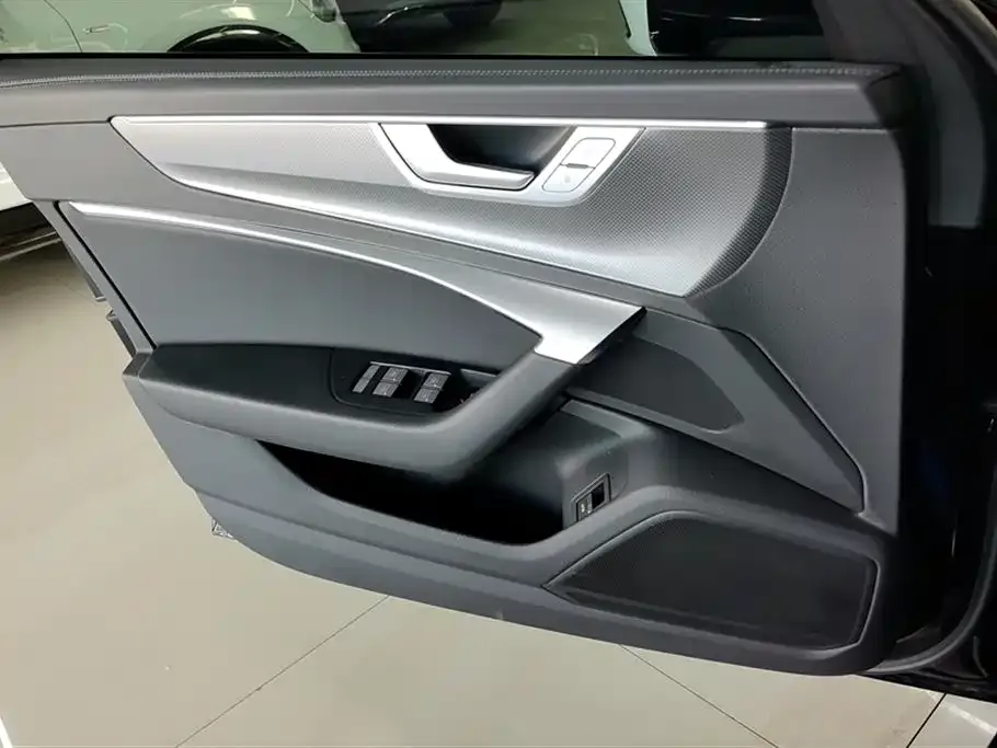 Audi A6L 2024 из CN, фото 3