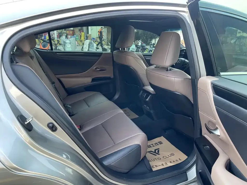 Lexus ES 2023 из CN, фото 8