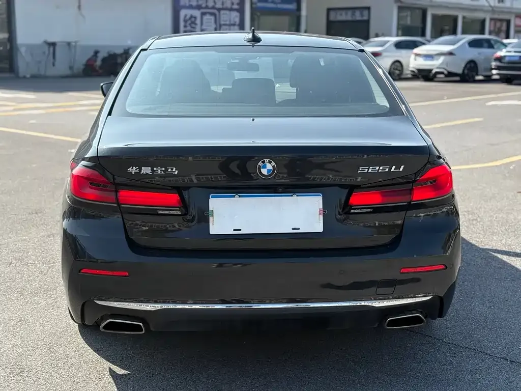 BMW 5 Series — фото 4