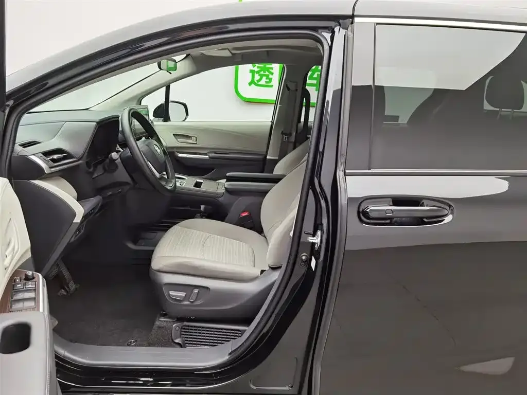 Toyota Sienna 2024 из CN, фото 9