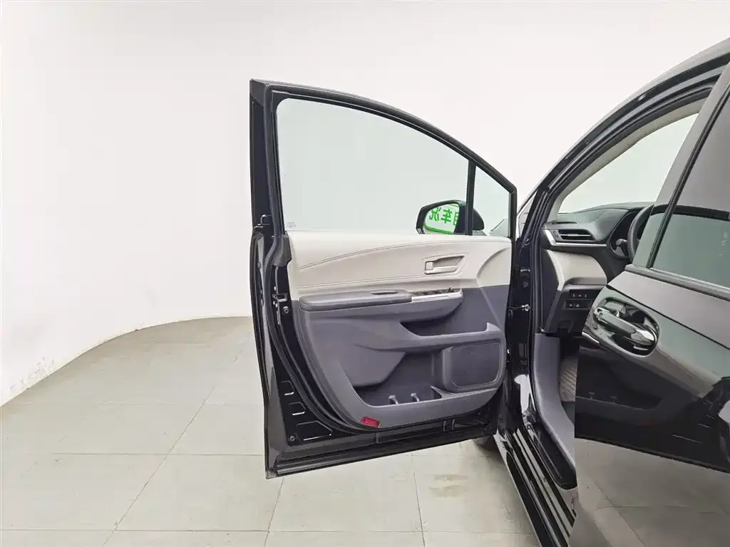 Toyota Sienna 2024 из CN, фото 2