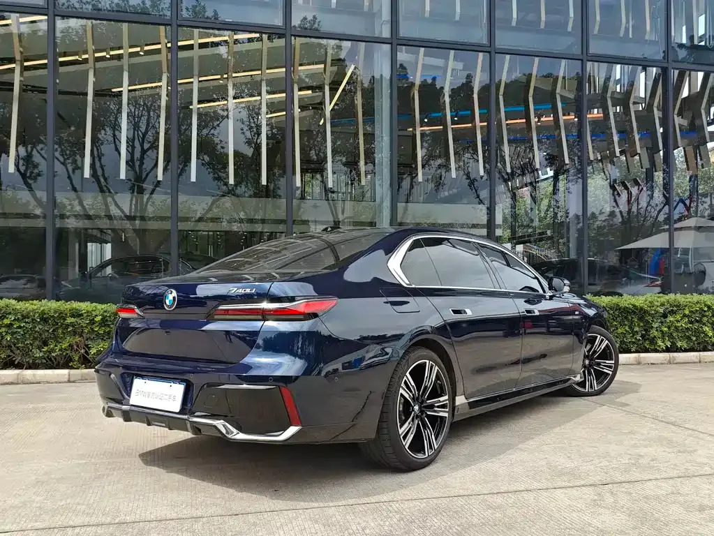 BMW 7 Series 2024 из CN, фото 4