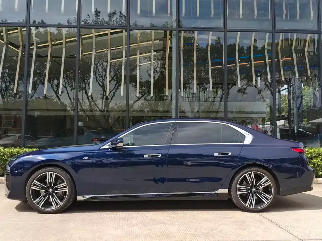 BMW 7 Series 2024 из CN, фото 2