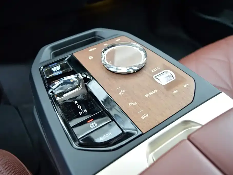 BMW iX M60 2023 из CN, фото 2