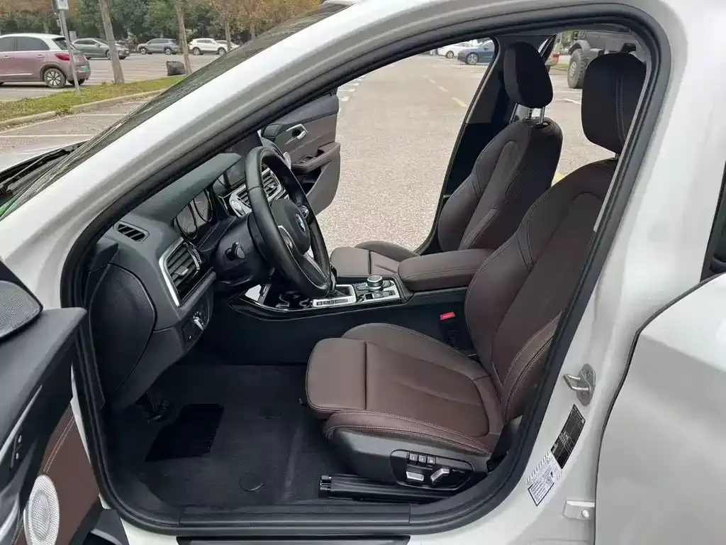 BMW 1 Series 2021 из CN, фото 4