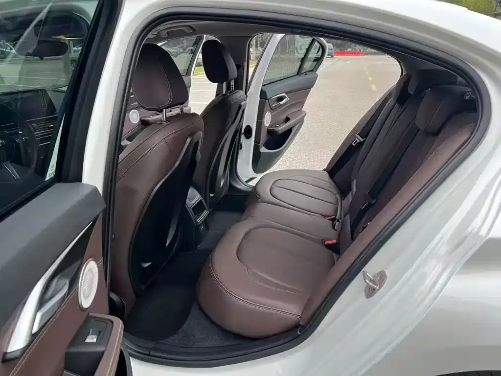 BMW 1 Series 2021 из CN, фото 6
